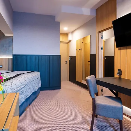 Отель Atrium - Family Friendly 4*