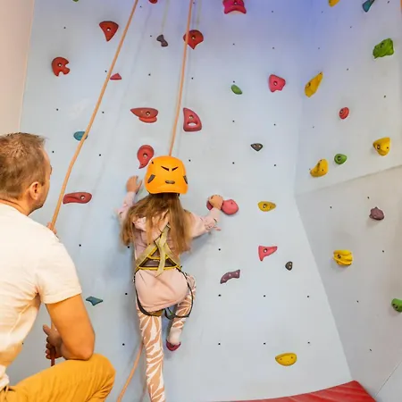 Atrium - Family Friendly 4*