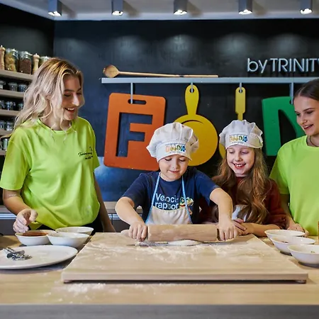 מלון Atrium - Family Friendly