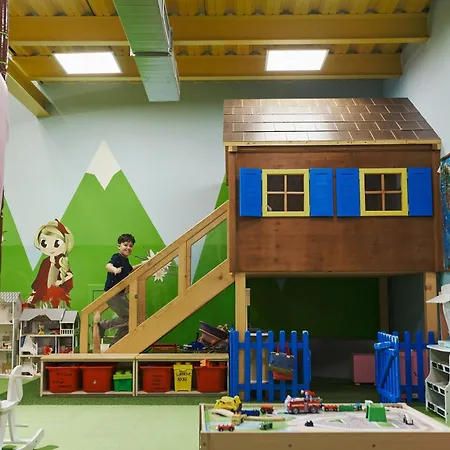 Atrium - Family Friendly Отель Високе-Татри
