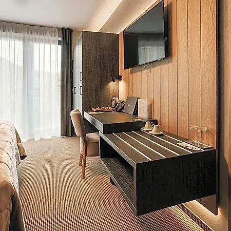 Отель Atrium - Family Friendly 4*
