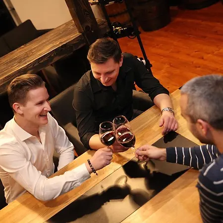 Atrium - Family Friendly Otel