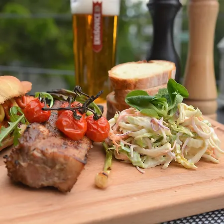 Atrium - Family Friendly Otel